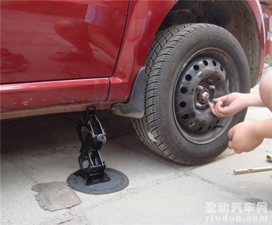 换轮胎 自己动手省钱又实用(看图) 湛江汽车网